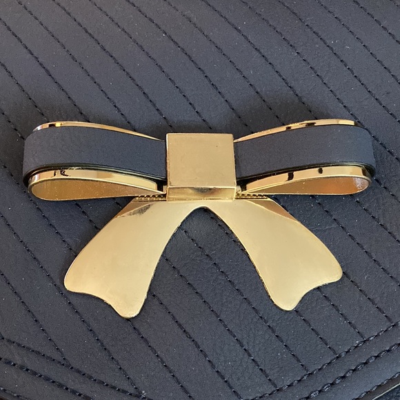 ⭐️ 4x's Host Pick ⭐️ NWOT - Susen Shiny Gold Bow Blue Crossbody Adjustable Strap - Picture 2 of 14